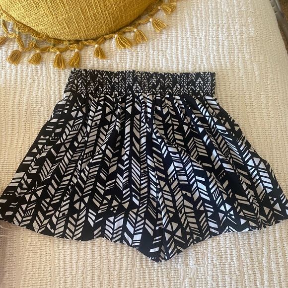 Aztec Print Flowy Shorts - Picture 5 of 6